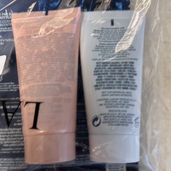 New sealed Lancome body lotion, cleanser, and 1 full face mask - Picture 3 of 3